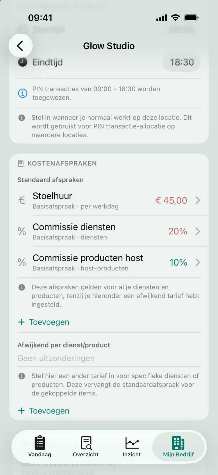 De kostenafspraken van Glow Studio: stoelhuur van € 45 per werkdag, 20% commissie op diensten en 10% op producten van de host.