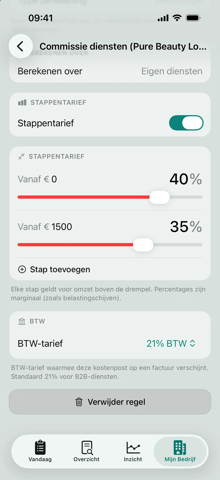 De commissieregel van Pure Beauty Lounge met een stappentarief: 40% vanaf € 0 en 35% vanaf € 1.500, en het BTW-tarief van de kostenpost.