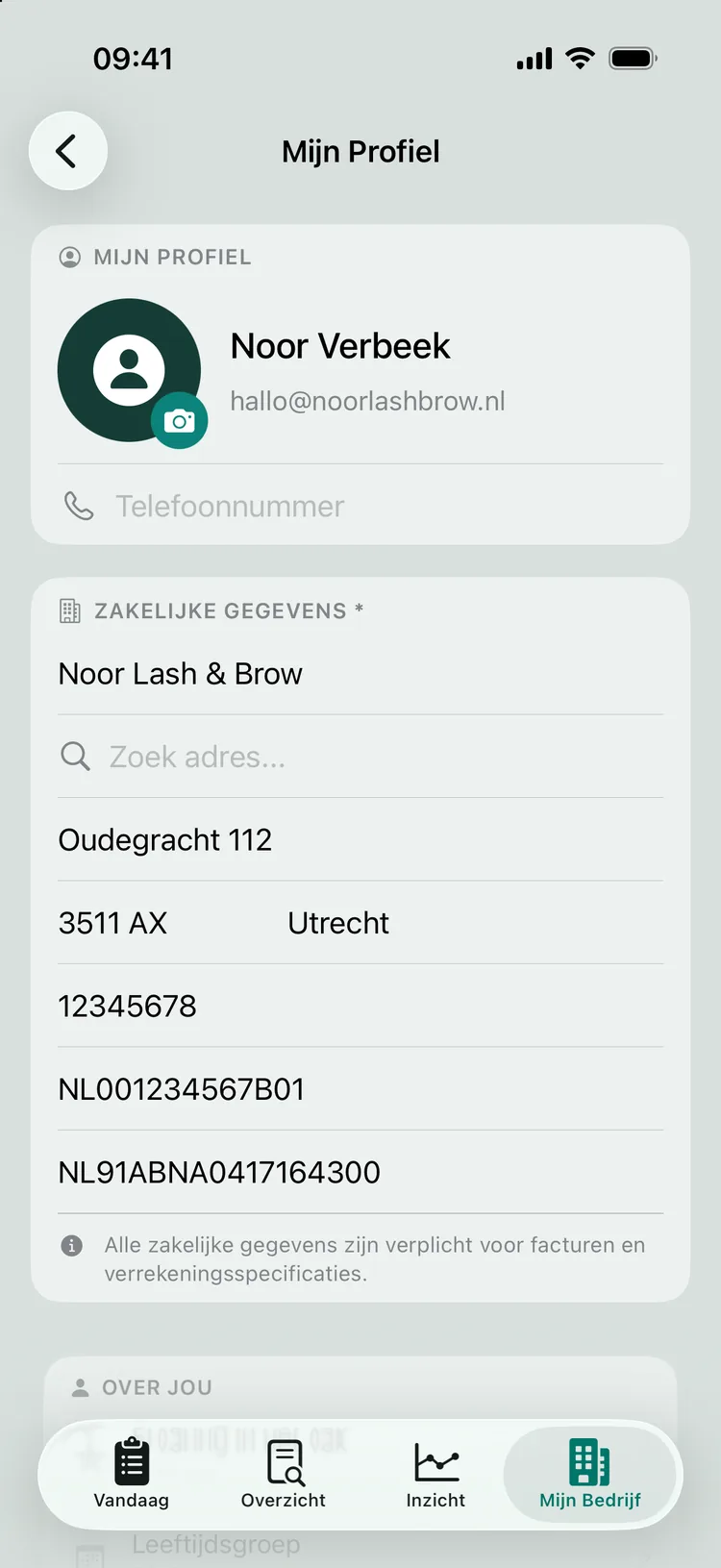 Het scherm Mijn Profiel met naam, e-mail en de zakelijke gegevens: bedrijfsnaam, adres, KvK, BTW-nummer en IBAN.
