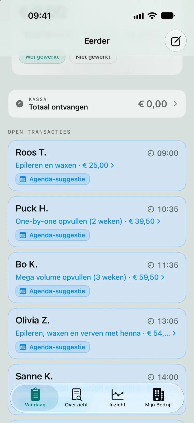 Agenda-suggesties op 30 september: blauwe rijen voor Roos T., Puck H., Bo K., Olivia Z. en Sanne K., elk met tijd, behandeling en prijs uit de agenda.