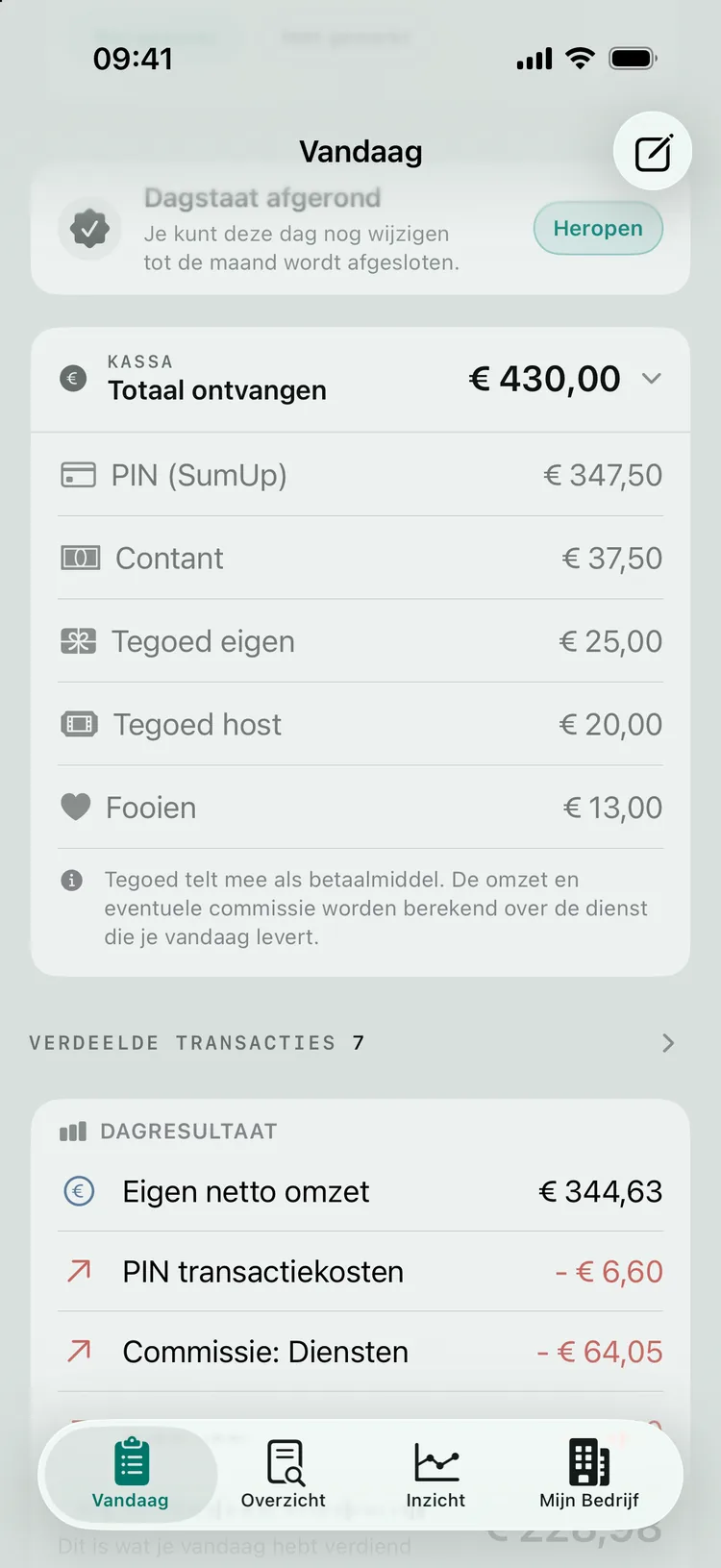 De uitgeklapte KASSA-kaart met Totaal ontvangen en de rijen PIN (SumUp), Contant, Tegoed eigen, Tegoed host en Fooien.